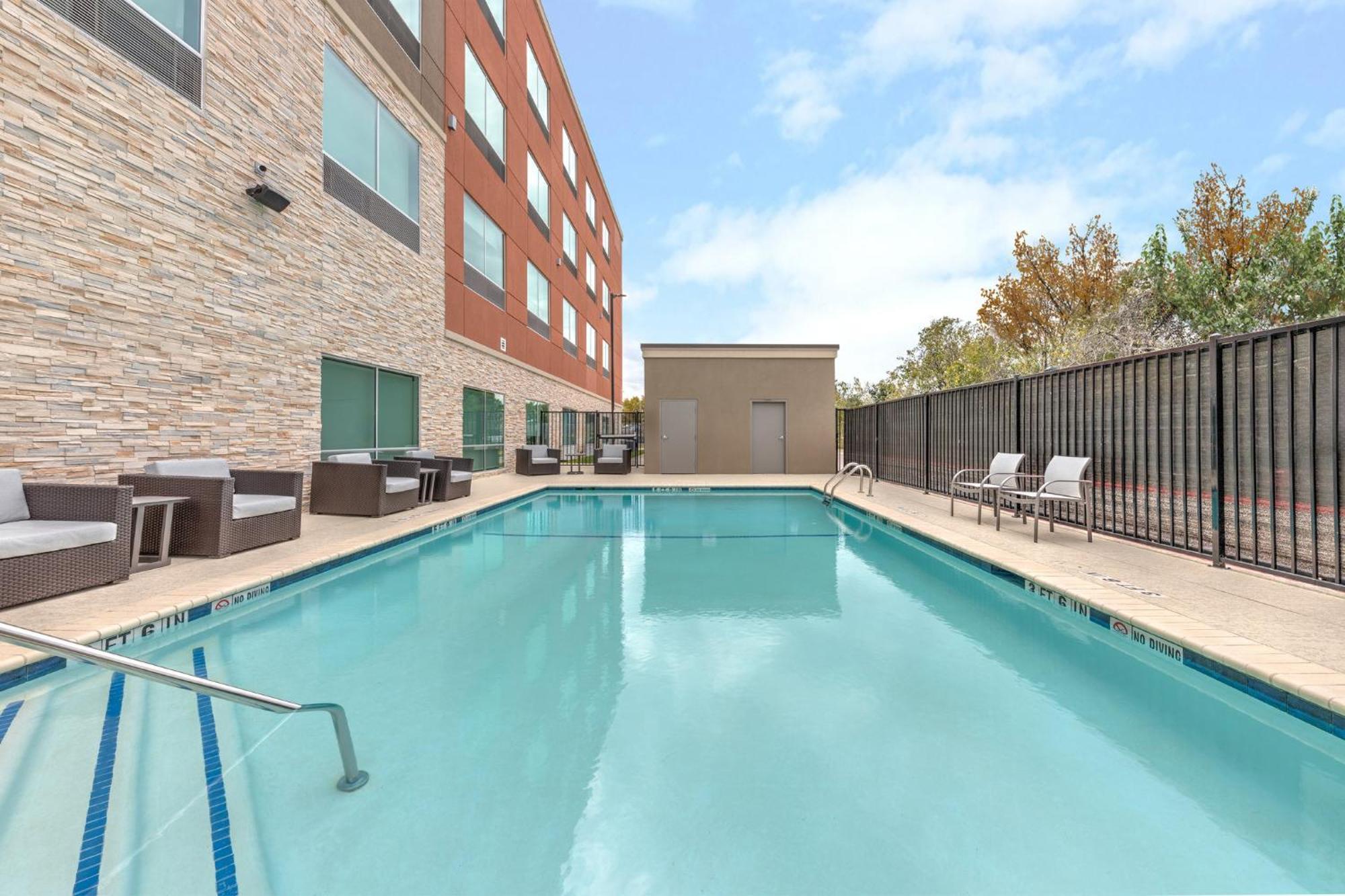 Holiday Inn Express & Suites Austin Airport East By Ihg 외부 사진