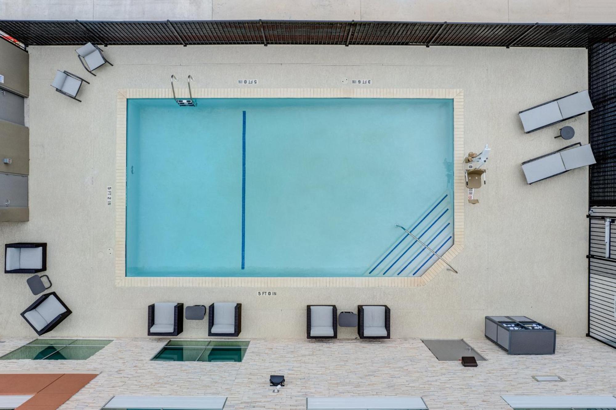Holiday Inn Express & Suites Austin Airport East By Ihg 외부 사진