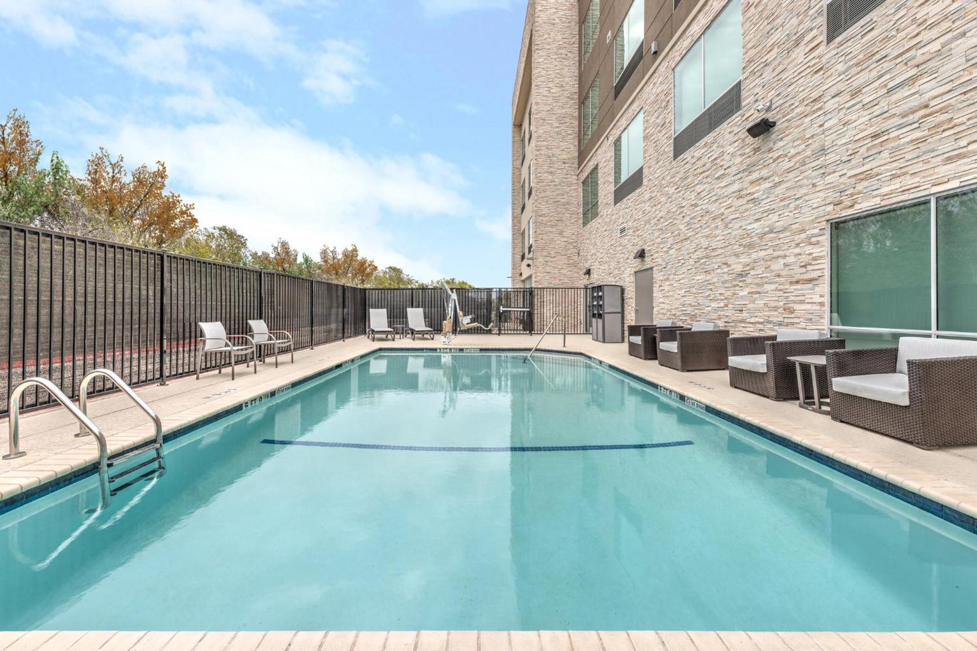Holiday Inn Express & Suites Austin Airport East By Ihg 외부 사진