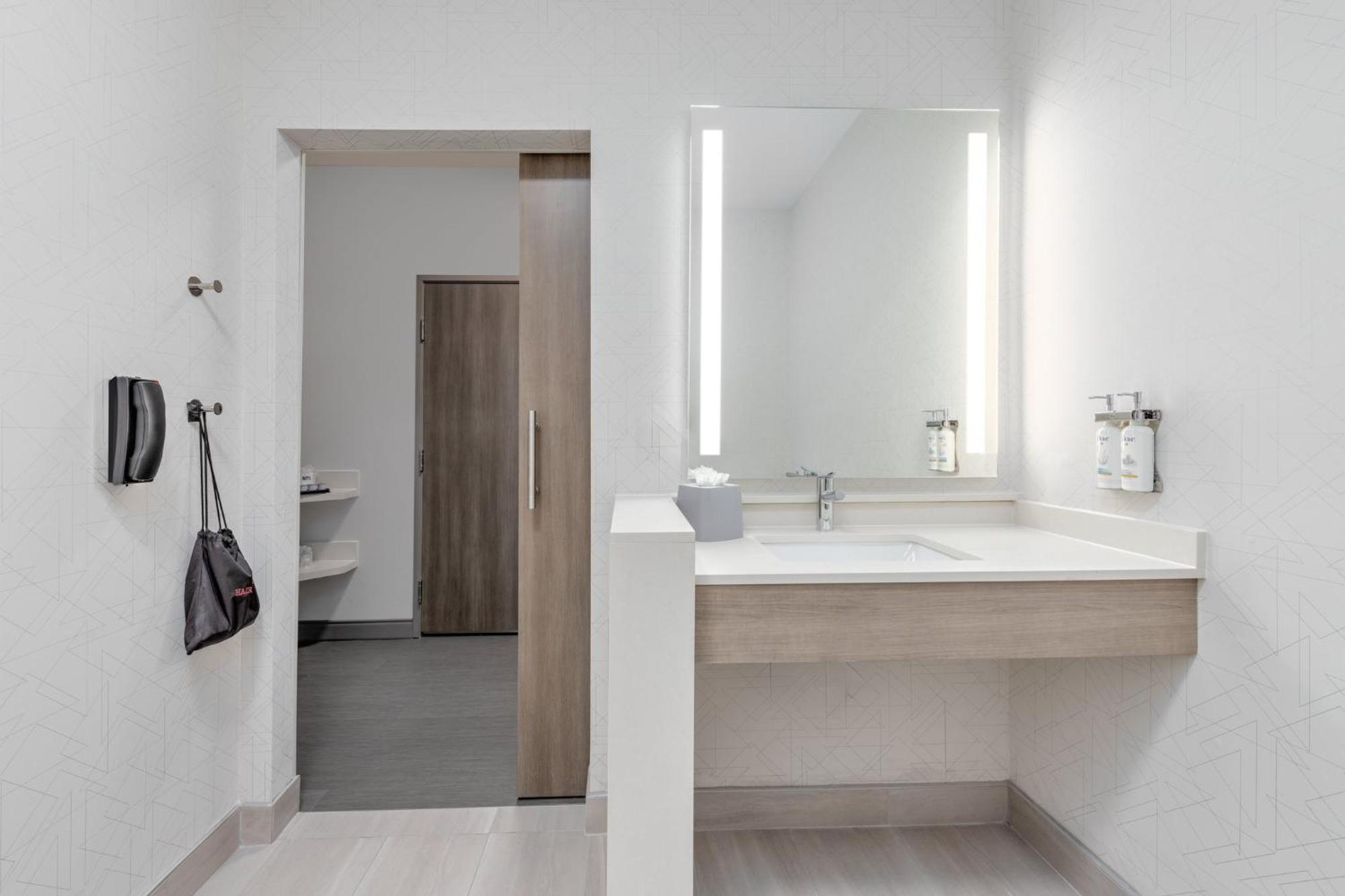 Holiday Inn Express & Suites Austin Airport East By Ihg 외부 사진